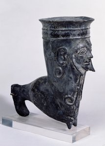 Vase bucchero en forme de jambe avec visage sculpté, période étrusque, 2ème moitié du 6ème siècle av. J.-C. - Etruscan